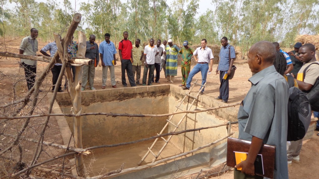 APEFE - Burkina Faso - Atelier de partage sur l'irrigation d'appoint et les techniques de collecte des eaux de ruissellement 