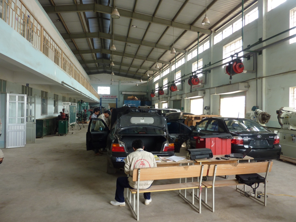 formation professionnelle et technique filière automobile à l'APC au Vietnam avec le MOLISA et le programme régional de l'APEFE en Asie du Sud Est (REG 100)